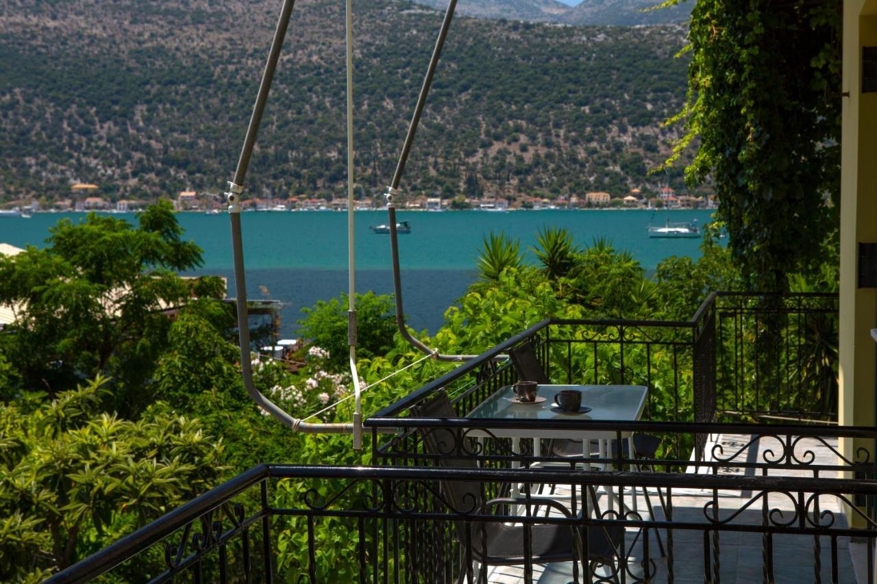 Gialos Yénion Buitenkant foto