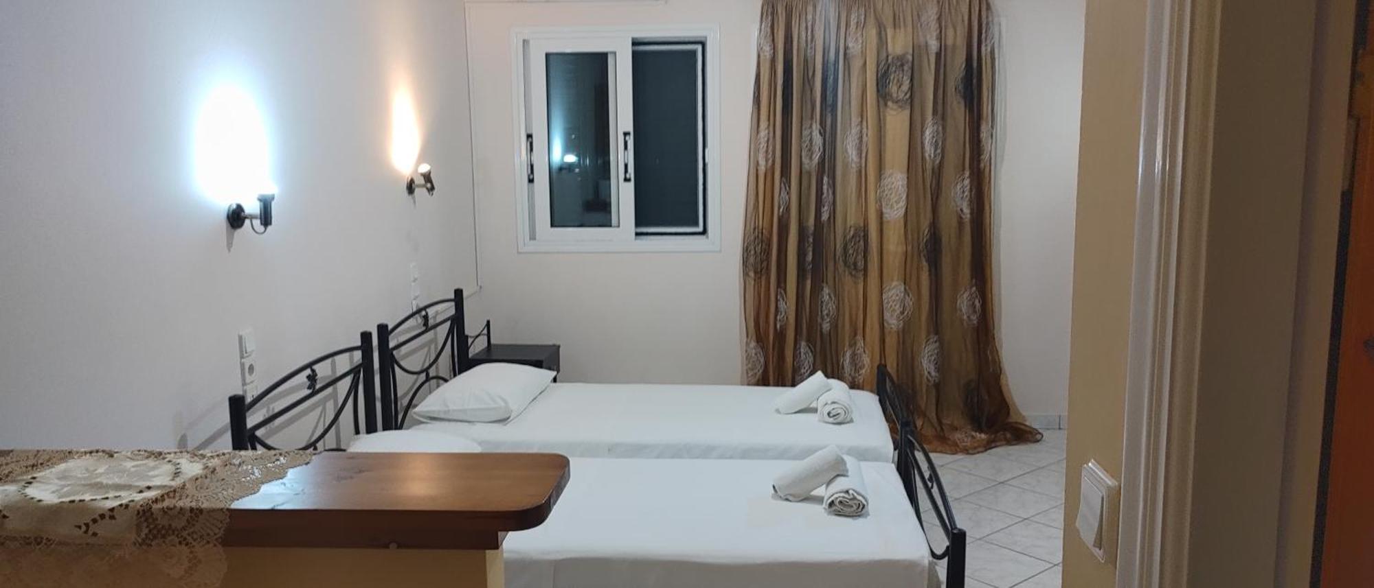 Gialos Yénion Kamer foto
