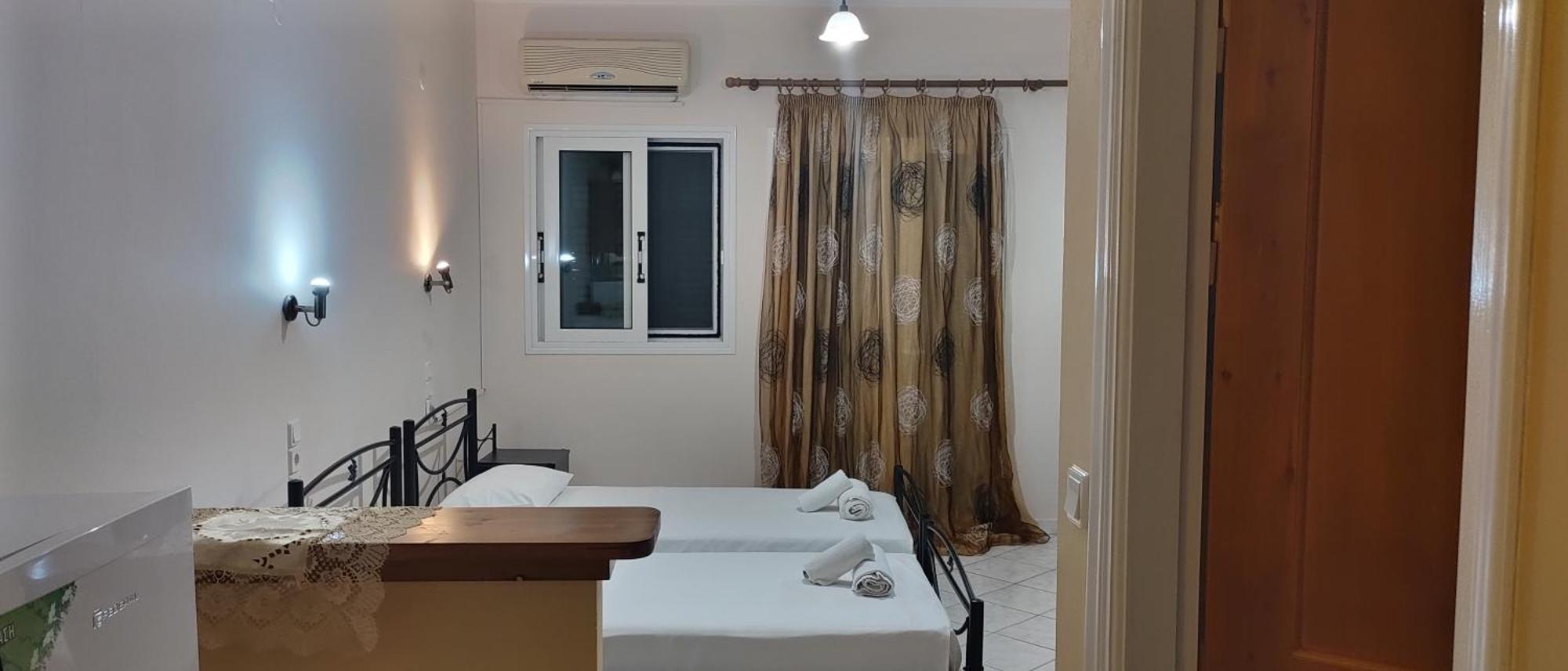 Gialos Yénion Kamer foto